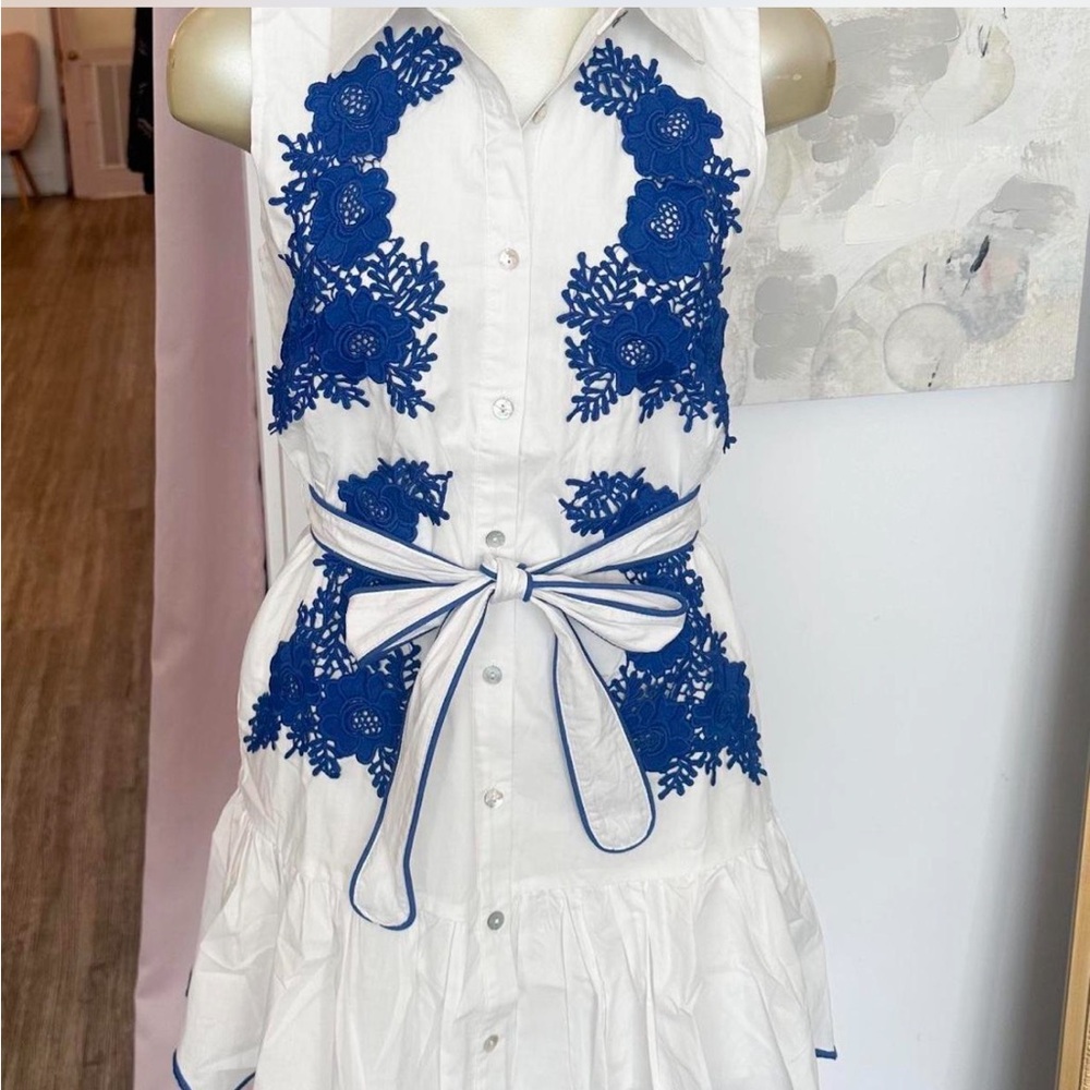 Elegant Blue and White Floral Dress - Picture 2 of 2